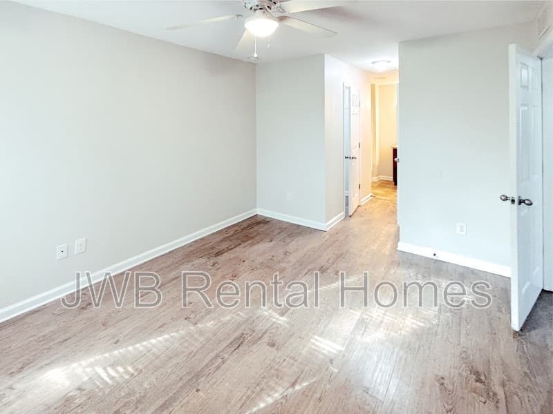 Jacksonville House: 2833 Circle St E