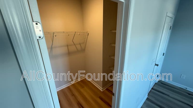 Summerville House: 612 Southview Lane