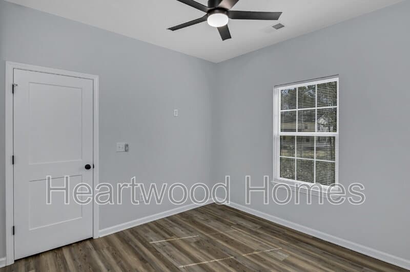 Columbia House: 32 Roberson St
