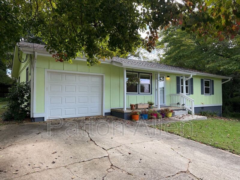 Fairview House: 14 Fox Run Pl