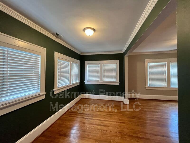 Fayetteville House: 105 Peachtree Street
