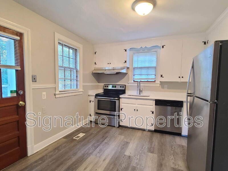 Richmond House: 6731 Forest Hill Ave