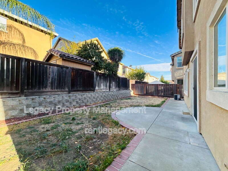 Fairfield House: 5085 Lockie Ln