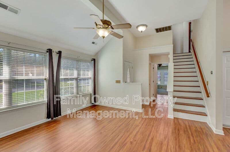 Summerville House: 106 Quest Street
