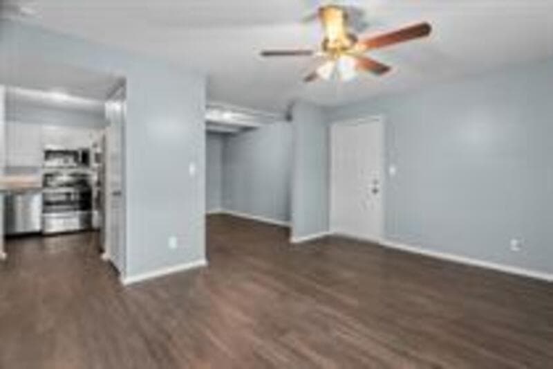 Lee's Summit Condo: 5 NW O'Brien Rd - 16