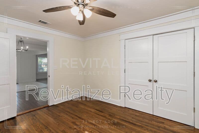 Mobile House: 80 Hathaway Rd N