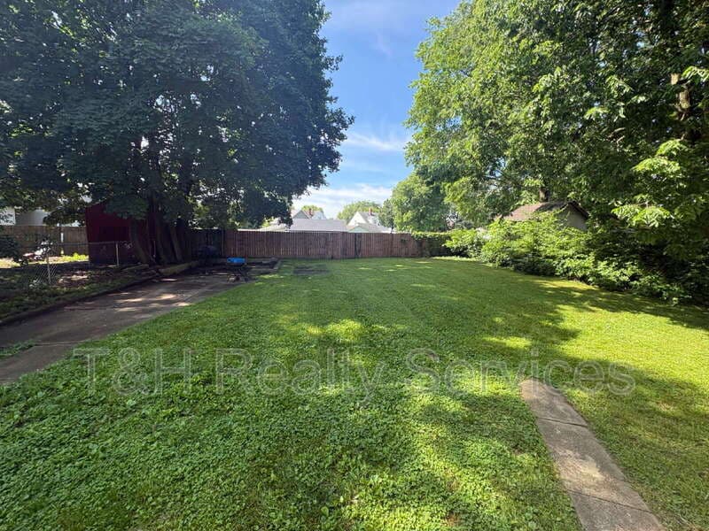 Shelbyville Condo: 413 West Franklin Street