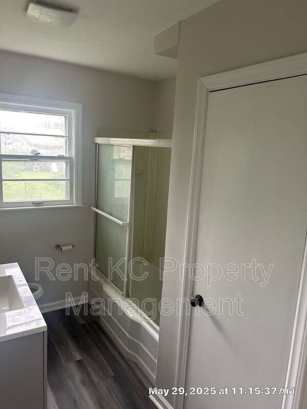 Kansas City House: 800 E 75th Terrace