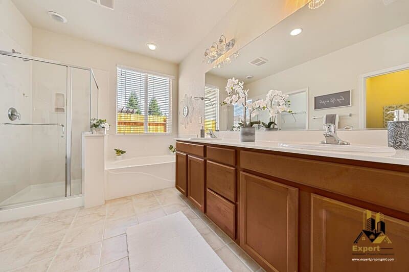Lincoln House: 1836 Portello Way