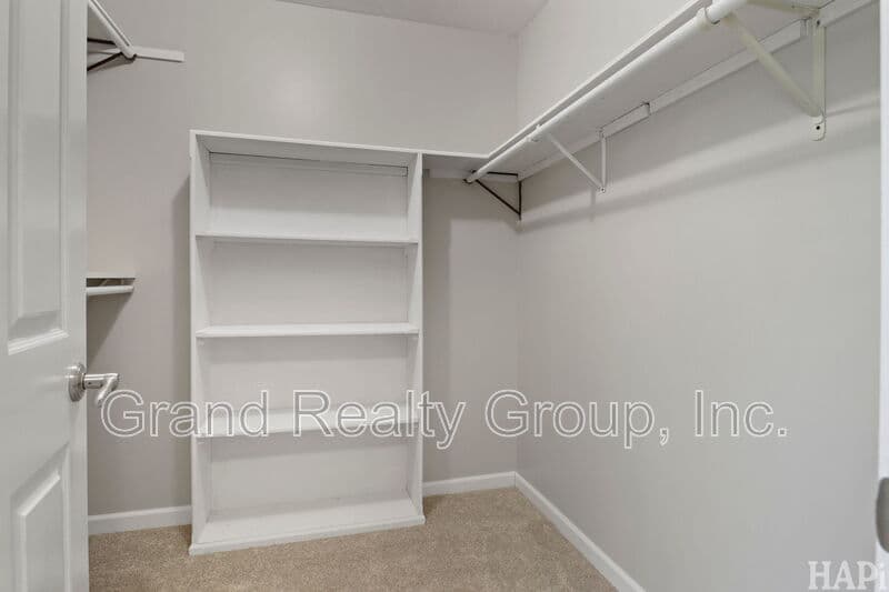 Vernon Hills House: 507 Exeter Place