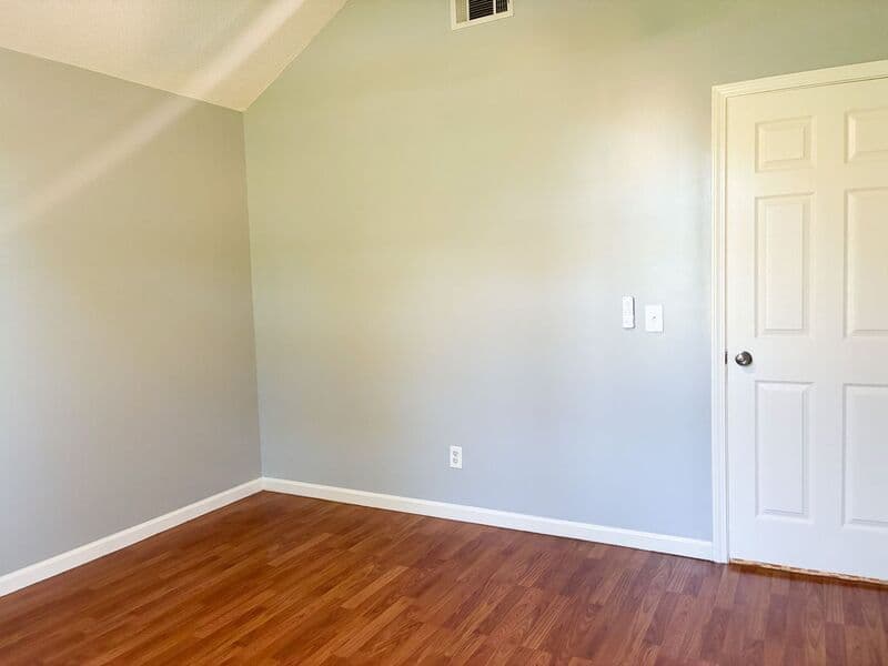 Rincon House: 105 E 9th St