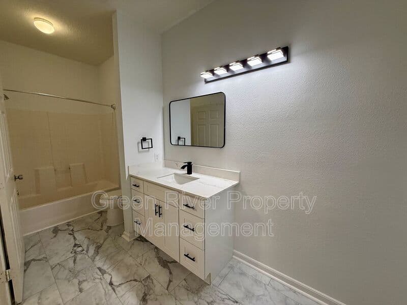 Jacksonville House: 10550 Baymeadows Road