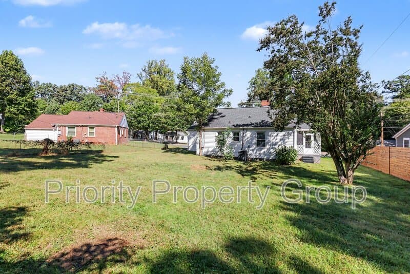 Charlotte House: 1317 Remount Road