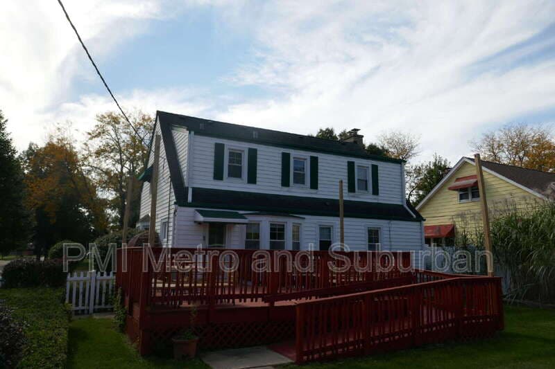 Des Plaines House: 984 Woodlawn Avenue