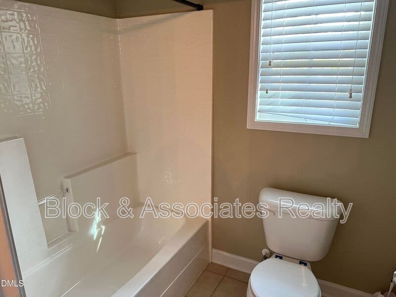Cary House: 936 Bentbury Way