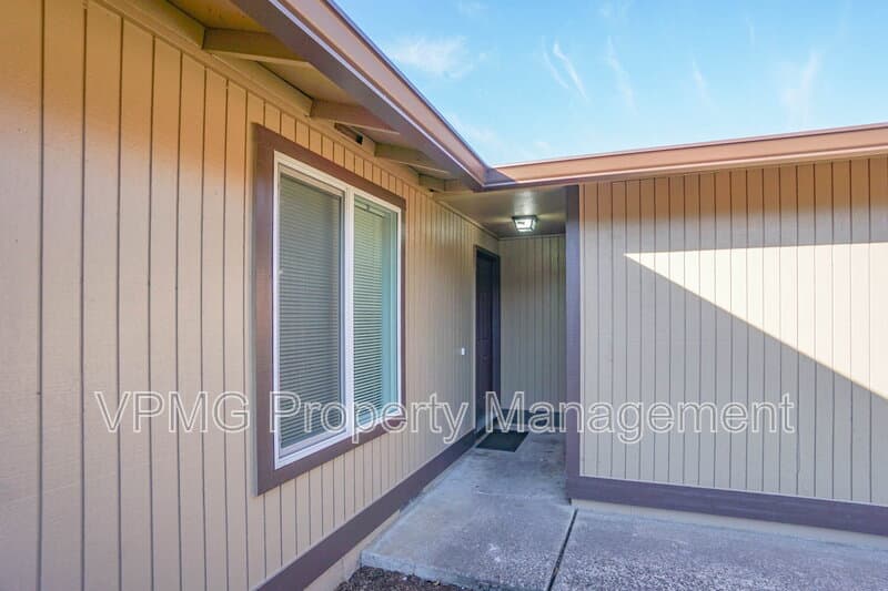 Vancouver House: 9407 Northeast 21st Street