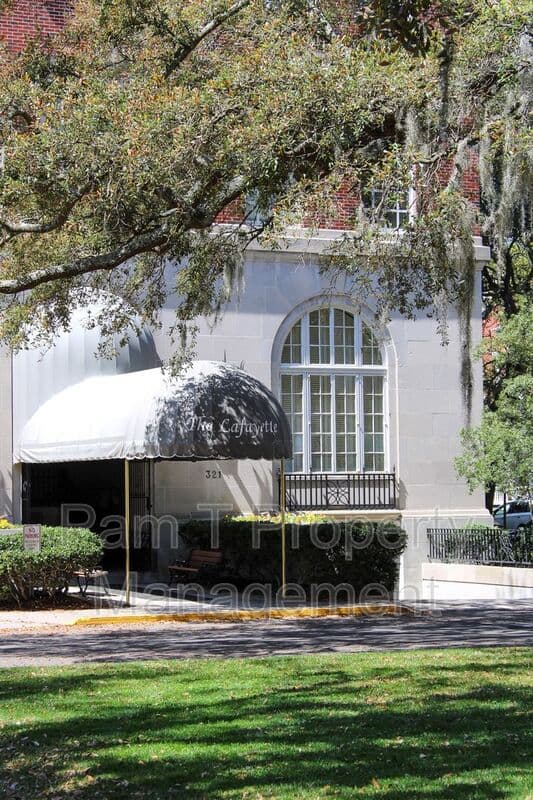Savannah Condo: 321 Abercorn St.