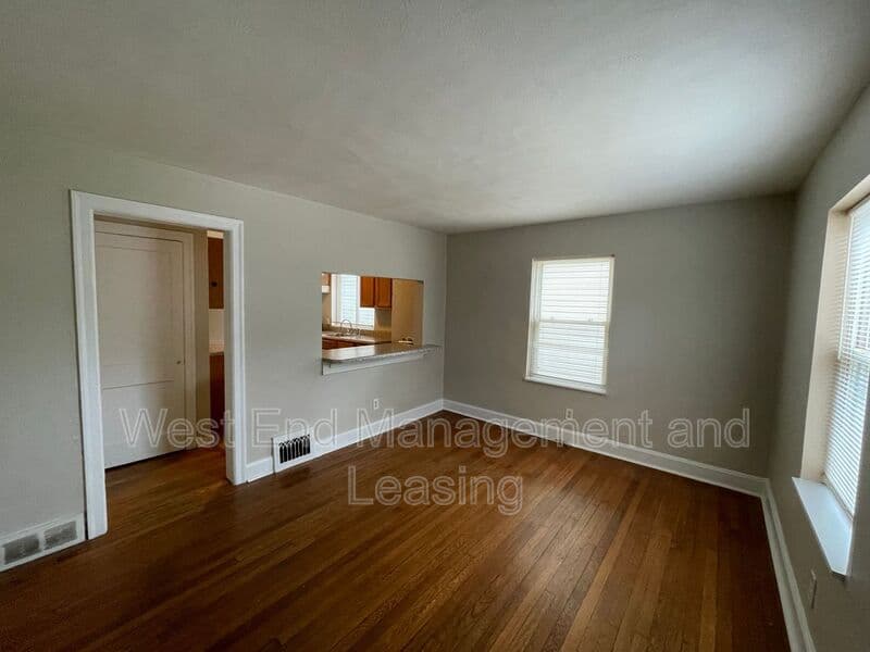 Webster Groves House: 909 Cornell Ave