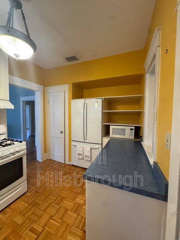 Tampa House: 1403 E Paris St