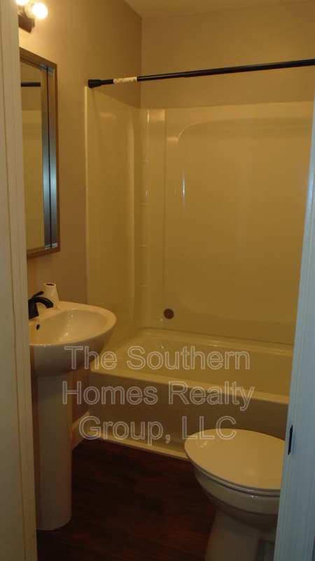 Athens House: 605 Guille Street