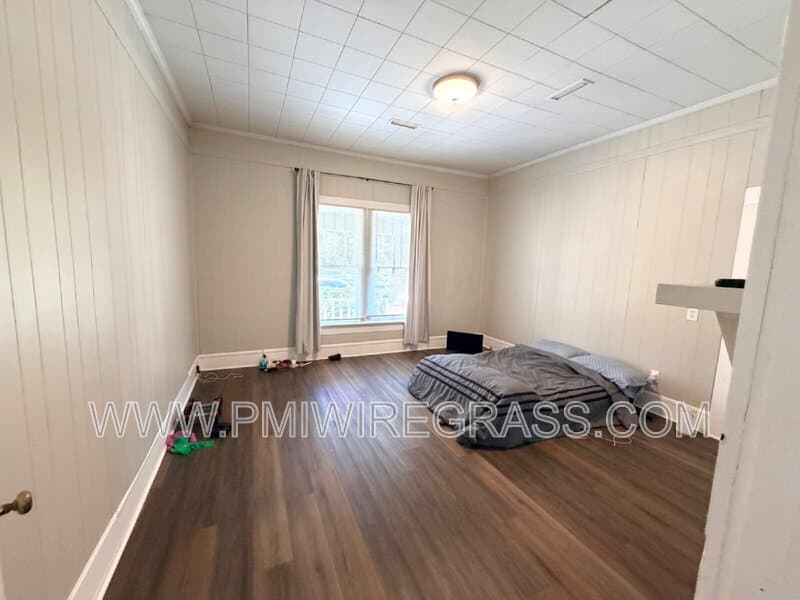 Ozark House: 550 East Eufaula Street