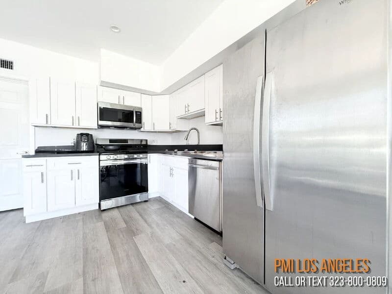 Los Angeles Condo: 1260 1/2 Leighton Avenue