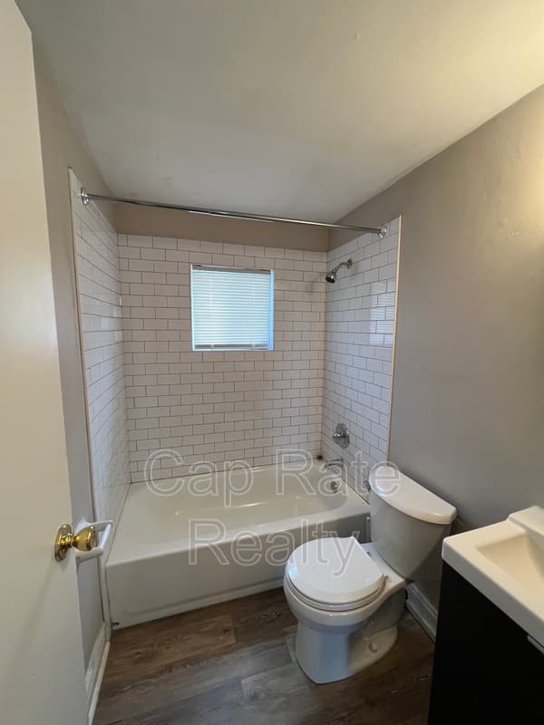 Columbus House: 3632 Cushing Dr