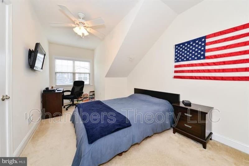 Arlington House: 402 N Thomas St.