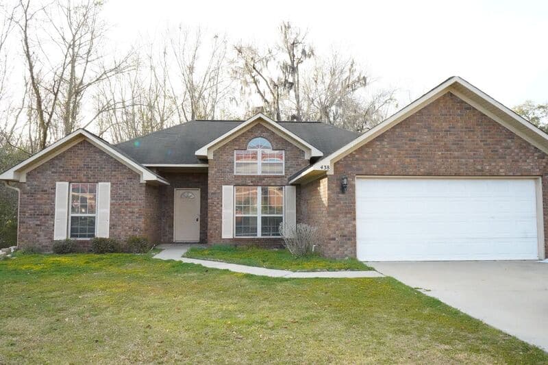 Midway House: 438 Edgewater Dr