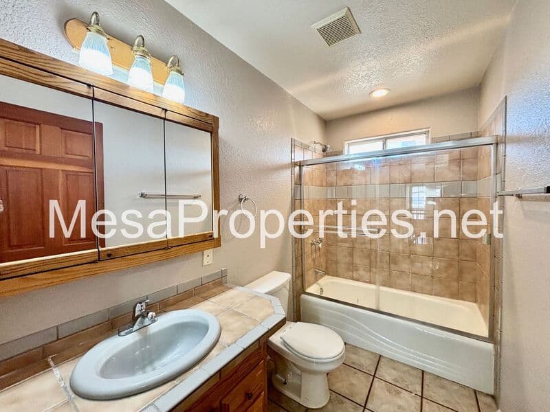 Apple Valley House: 18633 Kamana Rd.