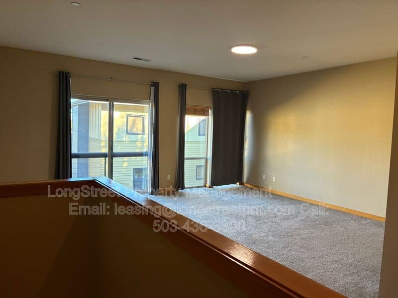 Portland Townhome: 5123 S Corbett Ave