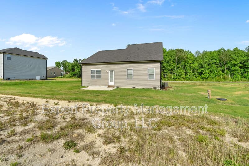 Four Oaks House: 482 Olivia Crossing Court