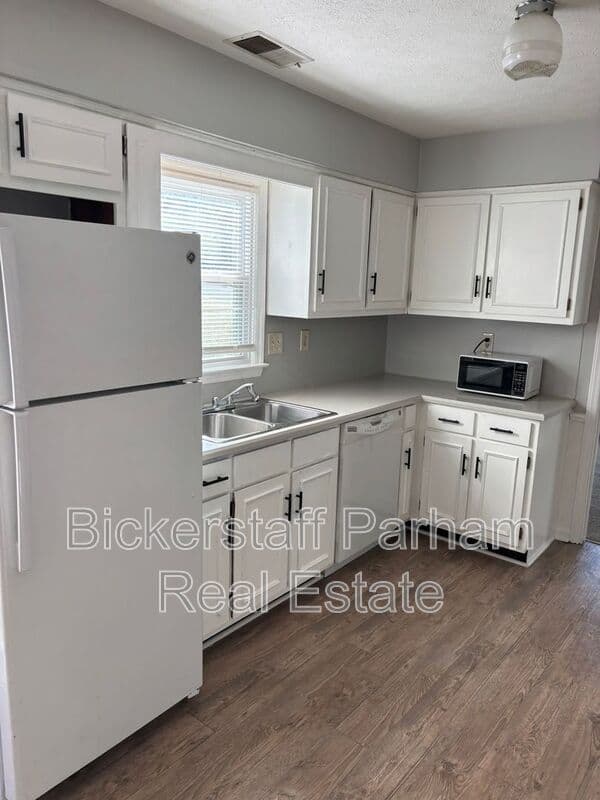 Columbus House: 4925 Foxfire Drive