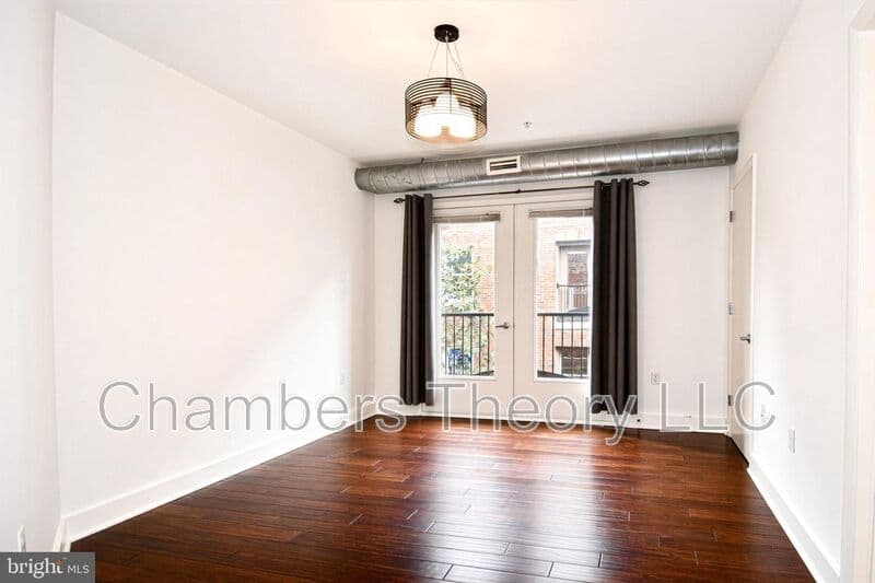 Washington Condo: 149 W St NW