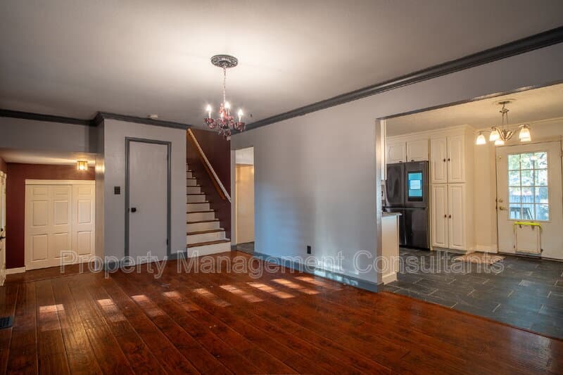 Huntsville House: 6604 Willow Ridge Road Northwest