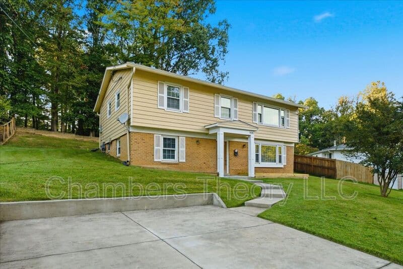 Springfield House: 7838 Brompton St