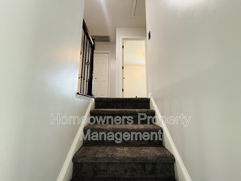 Spring Lake House: 69 River Oak St.
