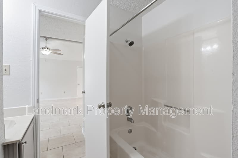 Mansfield House: 1122 Hidden Creek Drive