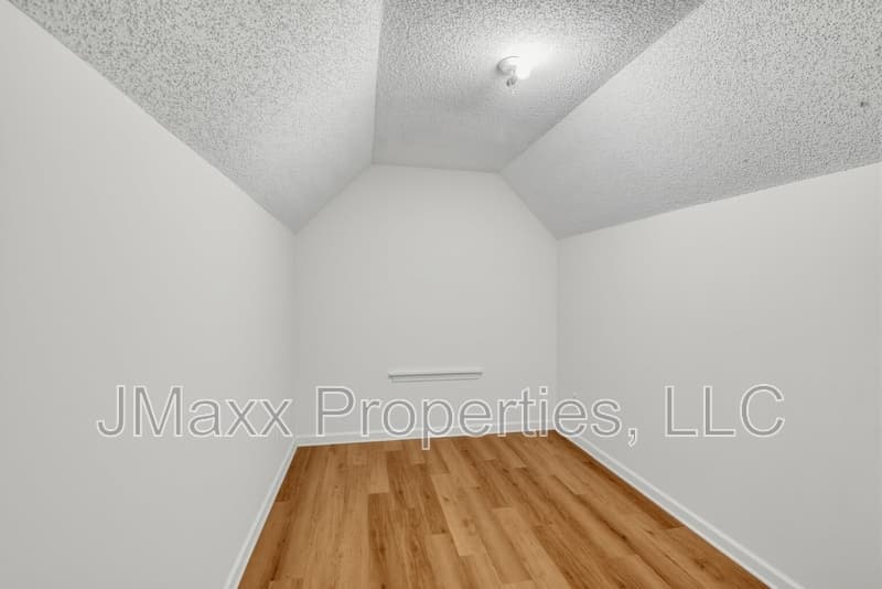 Lithonia House: 1560 Rogers Crossing Dr