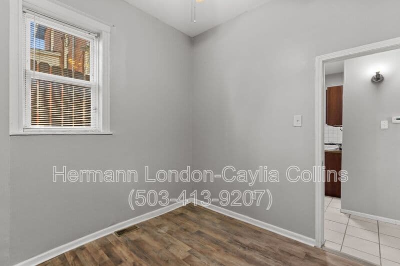 Saint Louis House: 6918 Moellenhoff Street