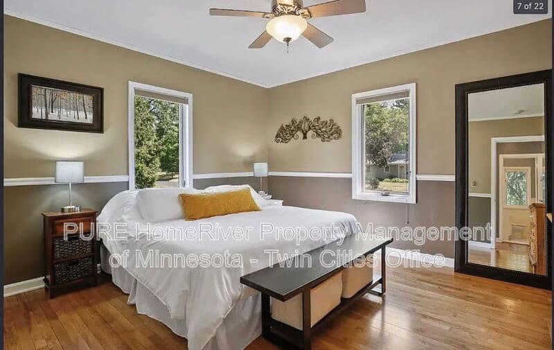Saint Louis Park House: 1642 Edgewood Ave S