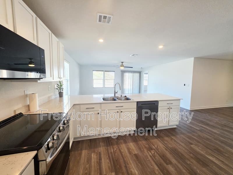 Pahrump House: 766 Makenna Rain Drive