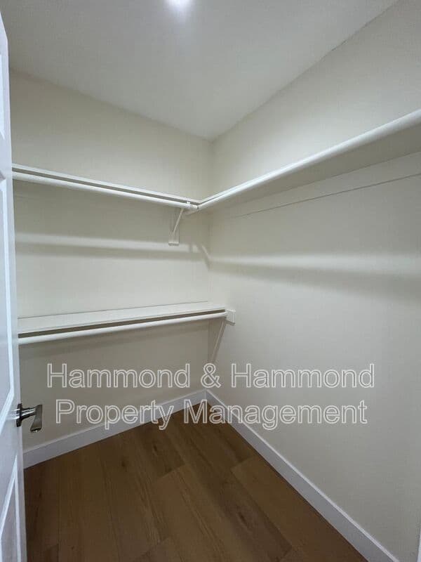 Van Nuys Condo: 14628 Delano St.