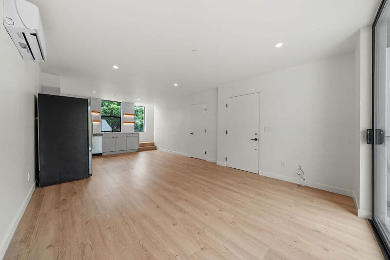 San Diego Condo: 2664 L Street