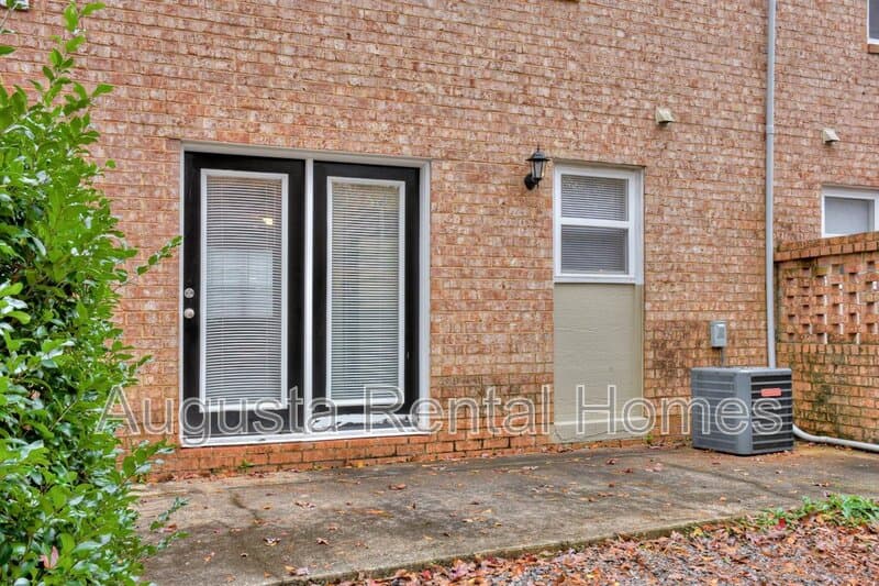 Augusta Townhome: 2905 Arrowhead Drive - E10
