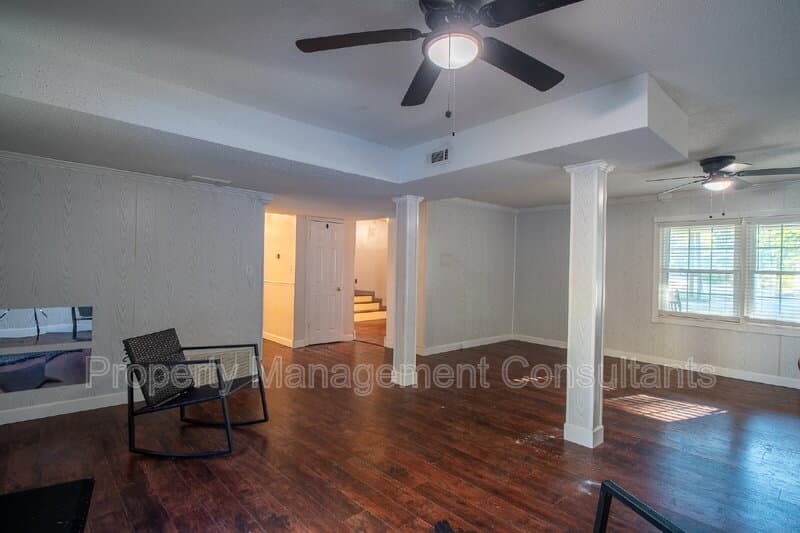 Huntsville House: 6604 Willow Ridge Road Northwest
