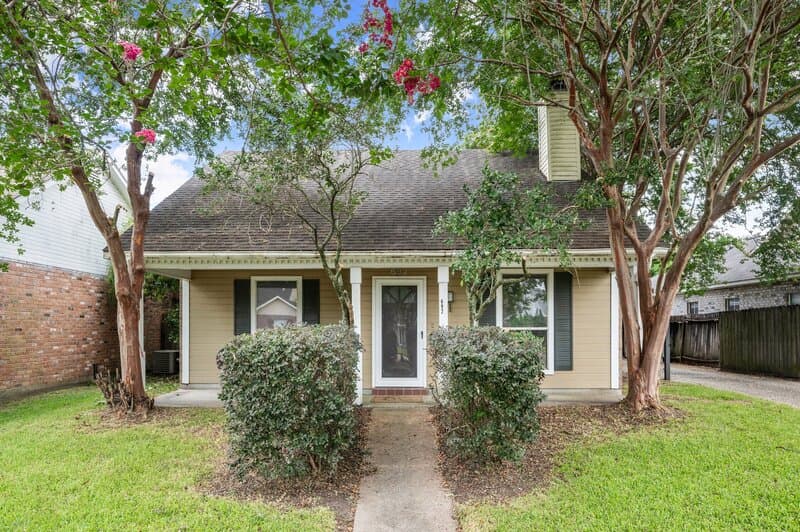 Baton Rouge House: 692 John Henry Drive