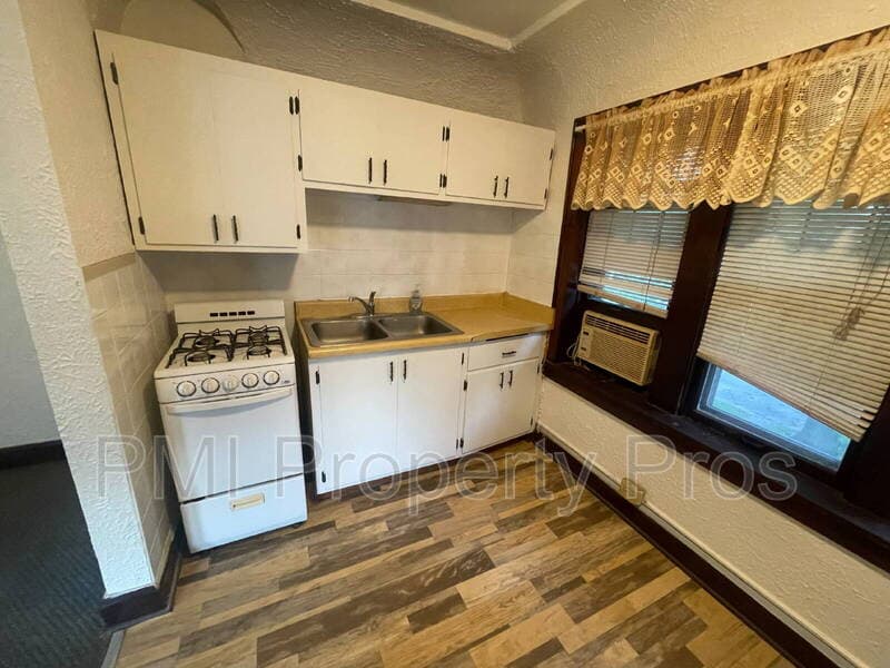 Cudahy Condo: 3432 E Cudahy Ave