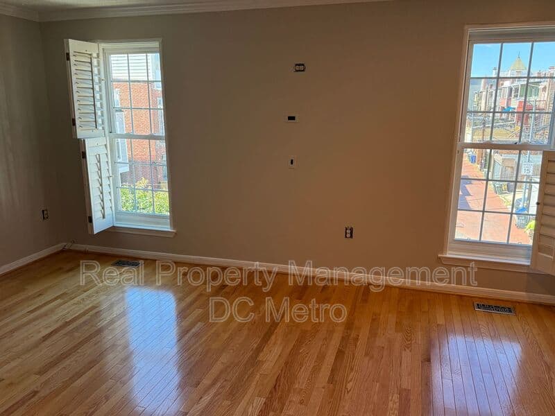 Washington House: 1125 Harvard St NW F