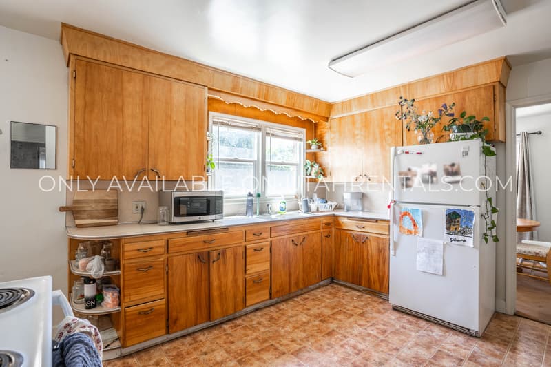 Provo House: 545 E 400 N